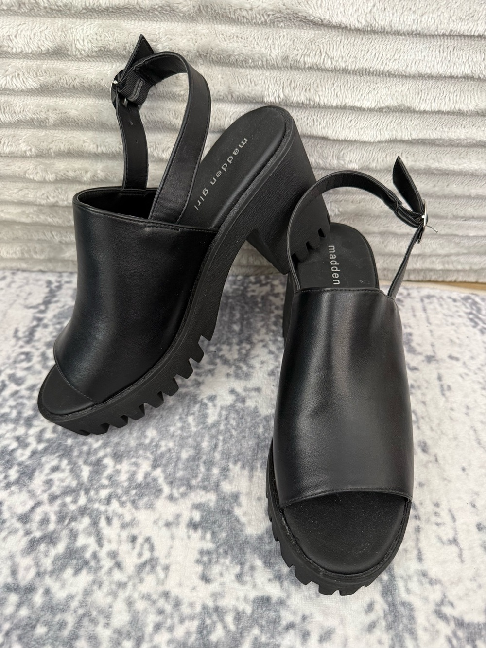 Madden Girl Black Sonny Platform Sandals Size 9.5